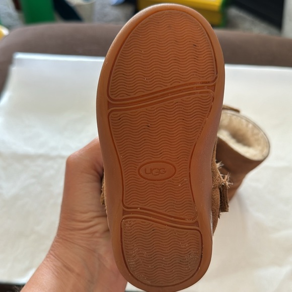 UGG boots. Lightly worn. Brown with white lining. Size 7. - Picture 2 of 5